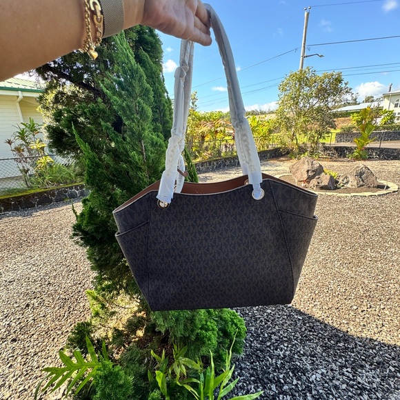 Michael Kors Jet Set Travel Large Chain Tote – Brown (NWT) Retail $558 - Picture 5 of 16